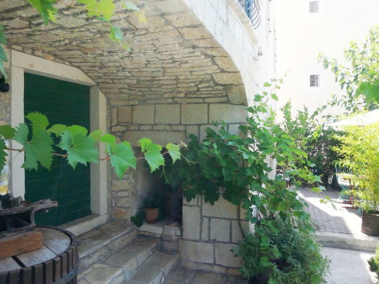 Villa Nikola Brela Luaran gambar